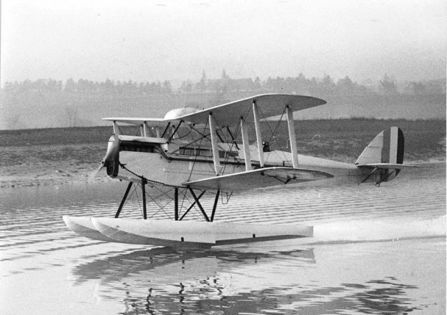 dh50 on floats 0918-0021
